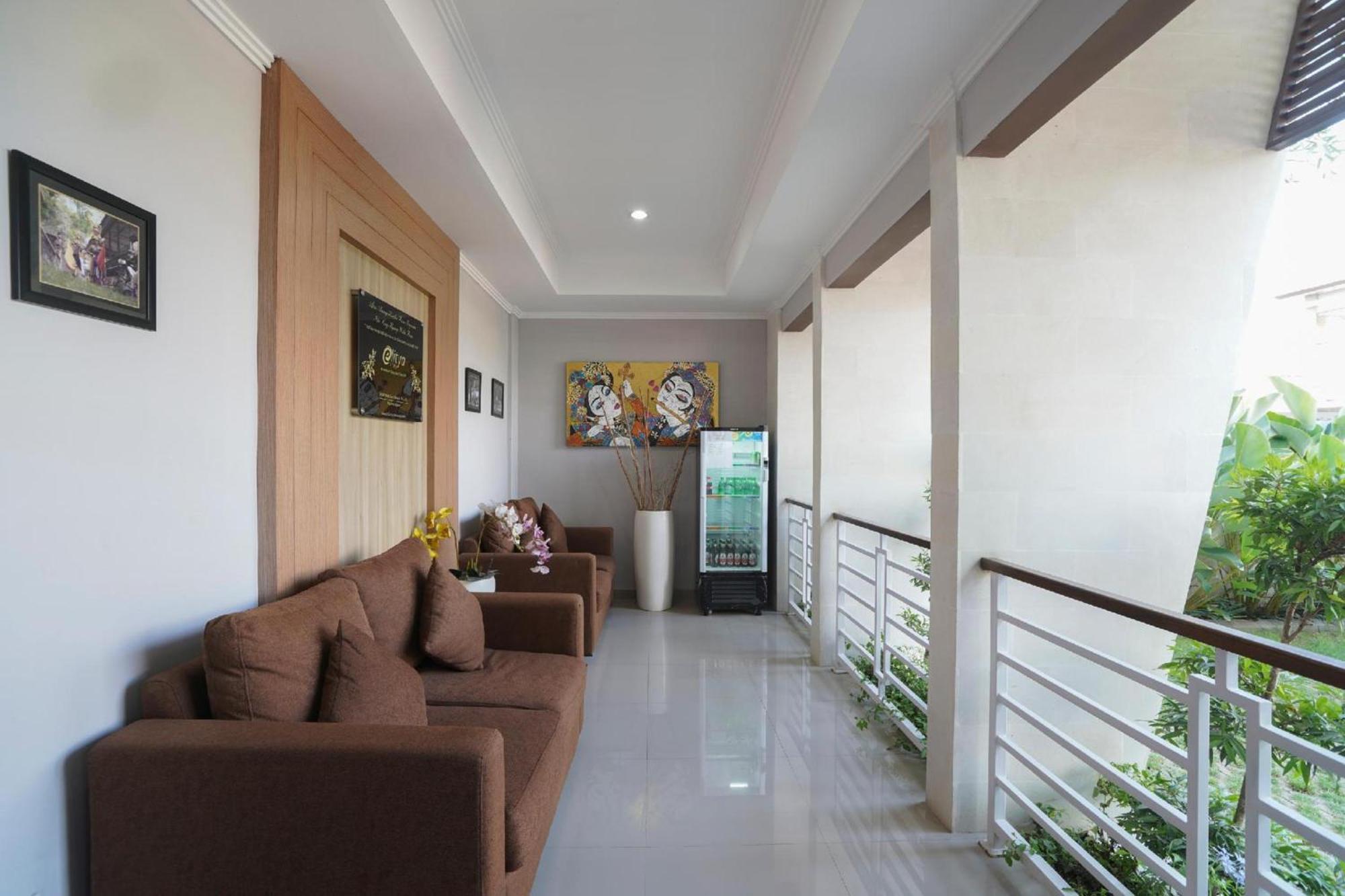 Super Oyo Capital O 2166 Elitya